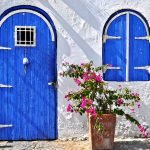 white house blue door