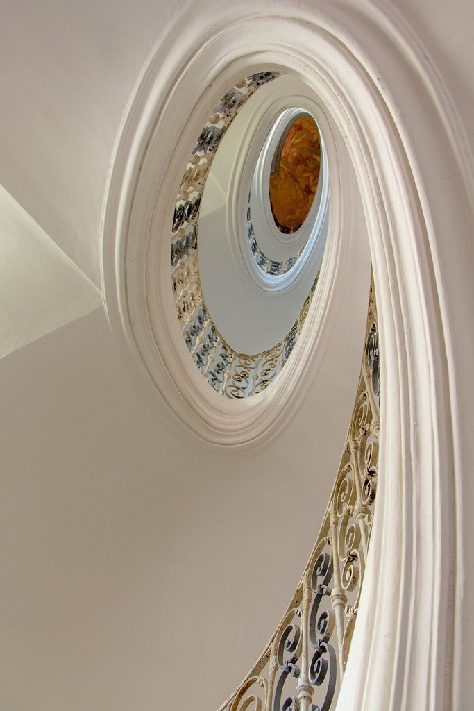 Spiral Staircase Designs: An Introduction to Curved Beauty
