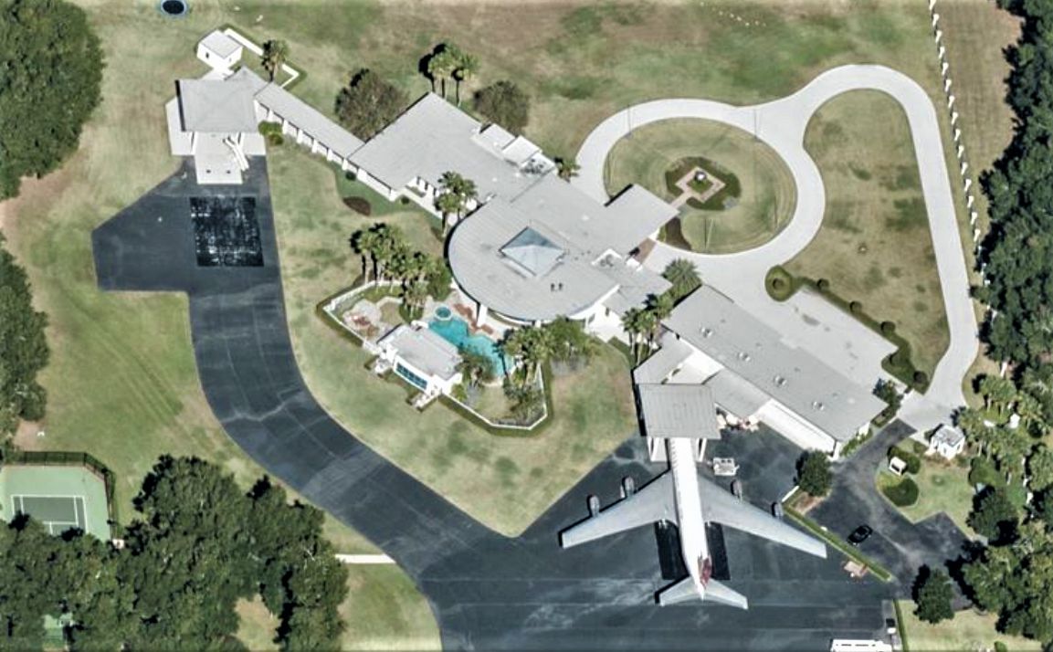 John Travolta House Airport - Architecture Adrenaline