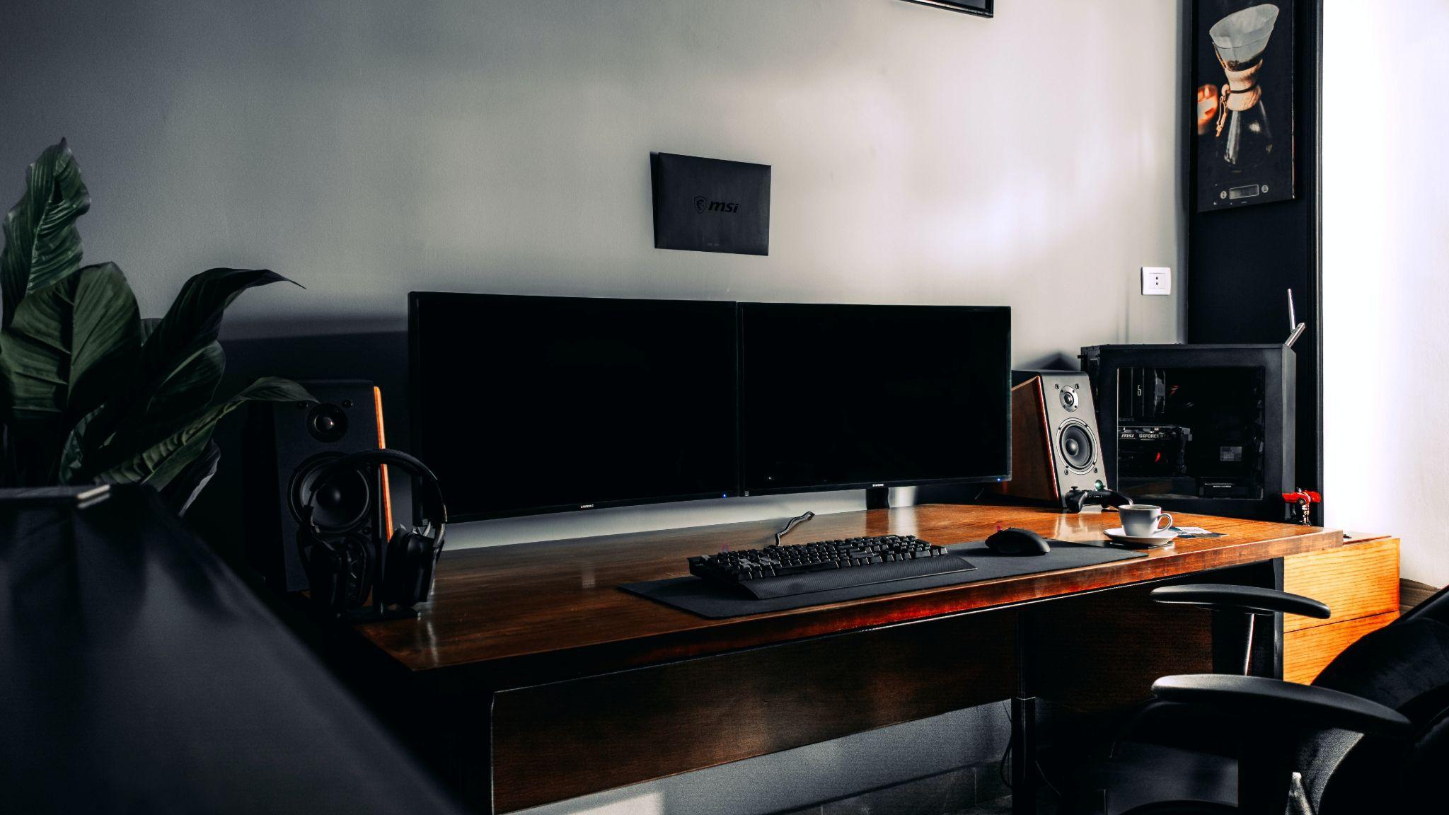 gaming desk setup