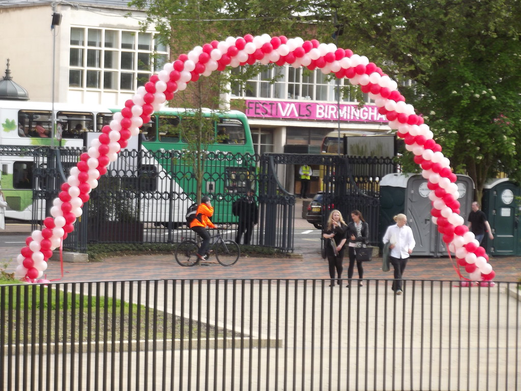 Queen's Baton Relay - Centenary Square - red and white balloons arch