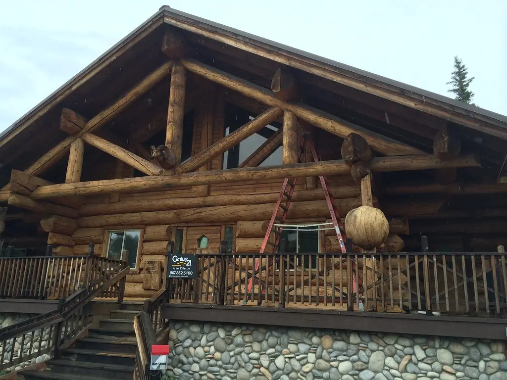 Tree burls in Alaskan architecture