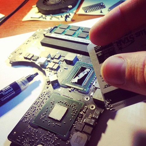 applying a thin layer of Noctua NT-H1 premium grade thermal compound #mac #heat #fix