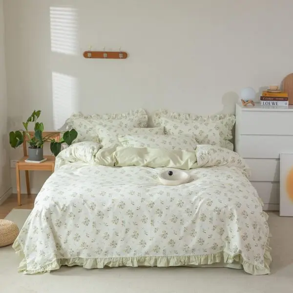 DREAMINGO Cottagecore Botanical Quilt: Elevate Your Bedroom with Romantic Floral Charm