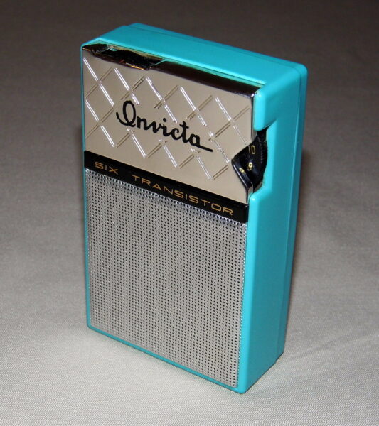 Vintage Invicta 6-Transistor AM Radio in Aqua