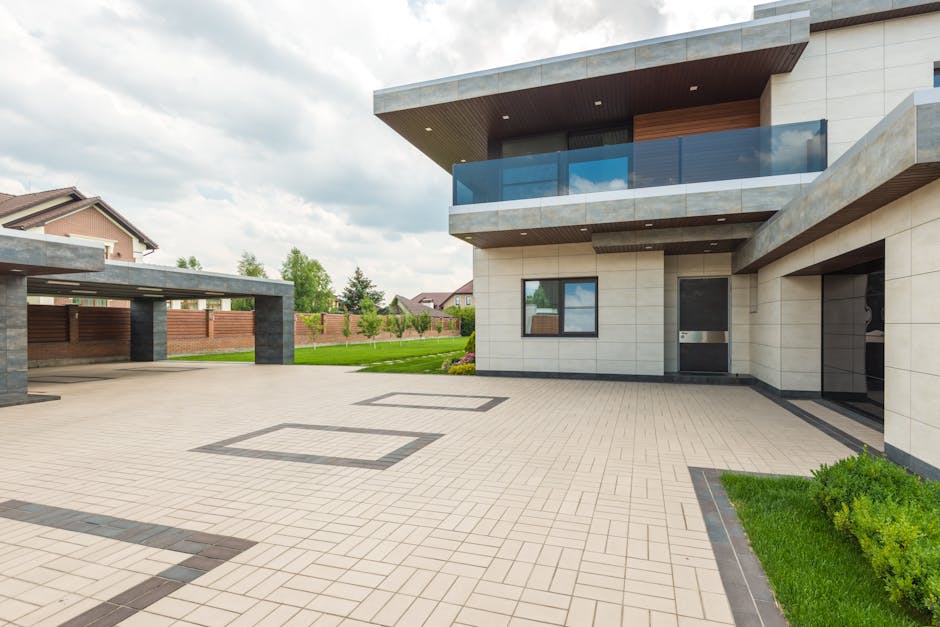 Minimalism, Geometry, Functionality A Beautiful House with Garage