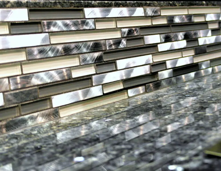 glass backsplash / granite counter