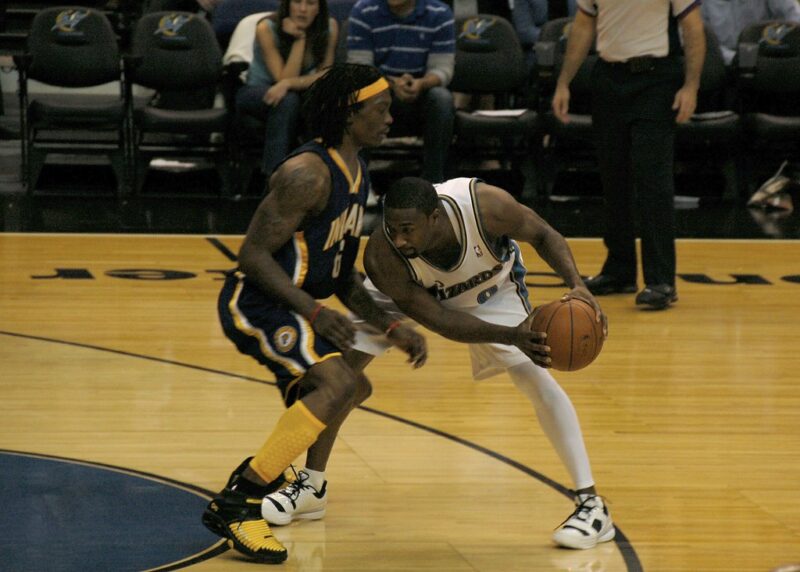 Marquis Daniels guards Gilbert Arenas