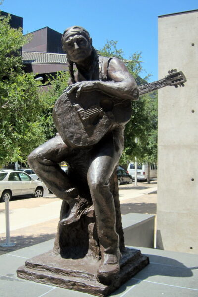 Austin - Downtown: Willie Nelson statue