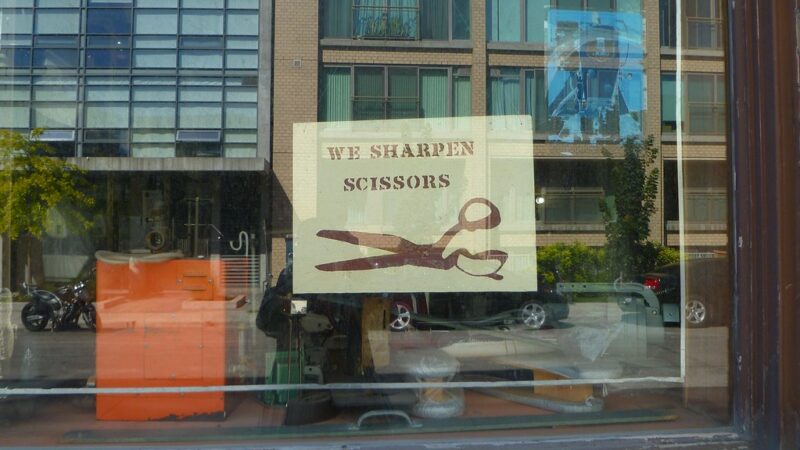 We sharpen scissors, sign, Toronto, Ontario, Canada.jpg