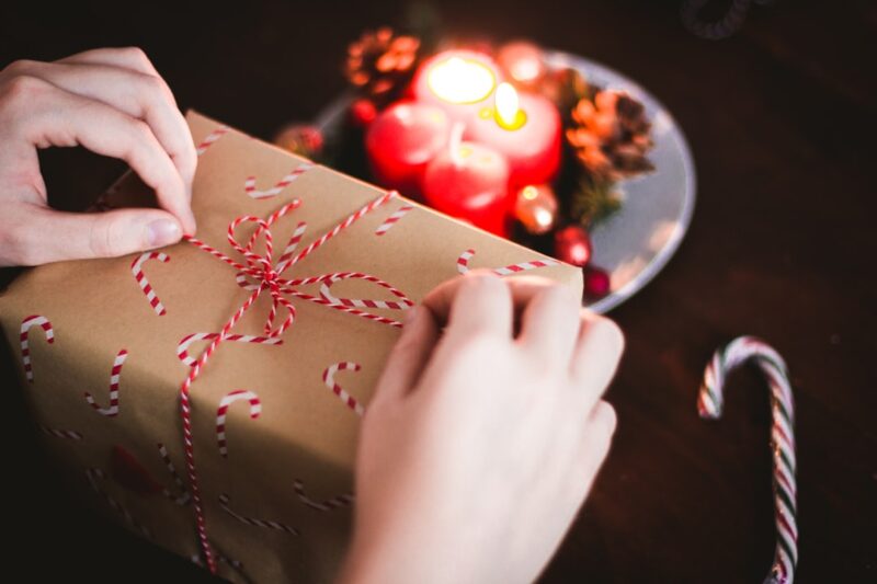 how to wrap a candle with wrapping paper