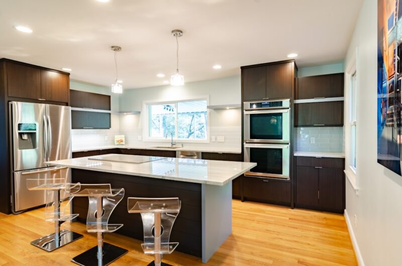 average cost to replace kitchen cabinets and countertops