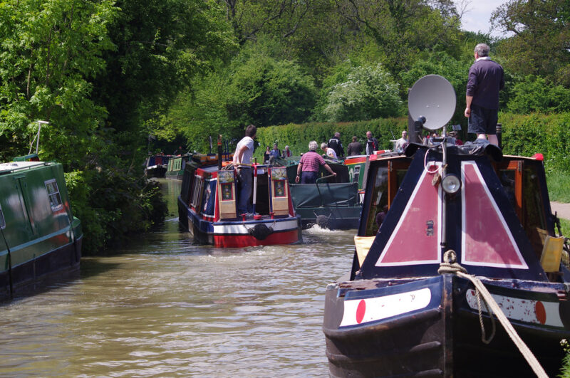 Trying to overtake whilst passing moored boats