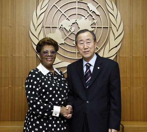 Secretary-General Meets FAO Goodwill Ambassador Dionne Warwick