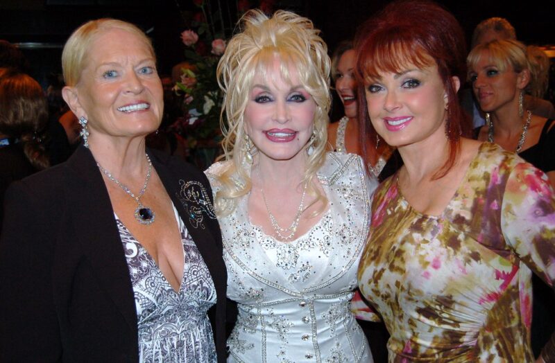 Country Legends, Lynn Anderson, Dolly Parton and Naomi Judd!