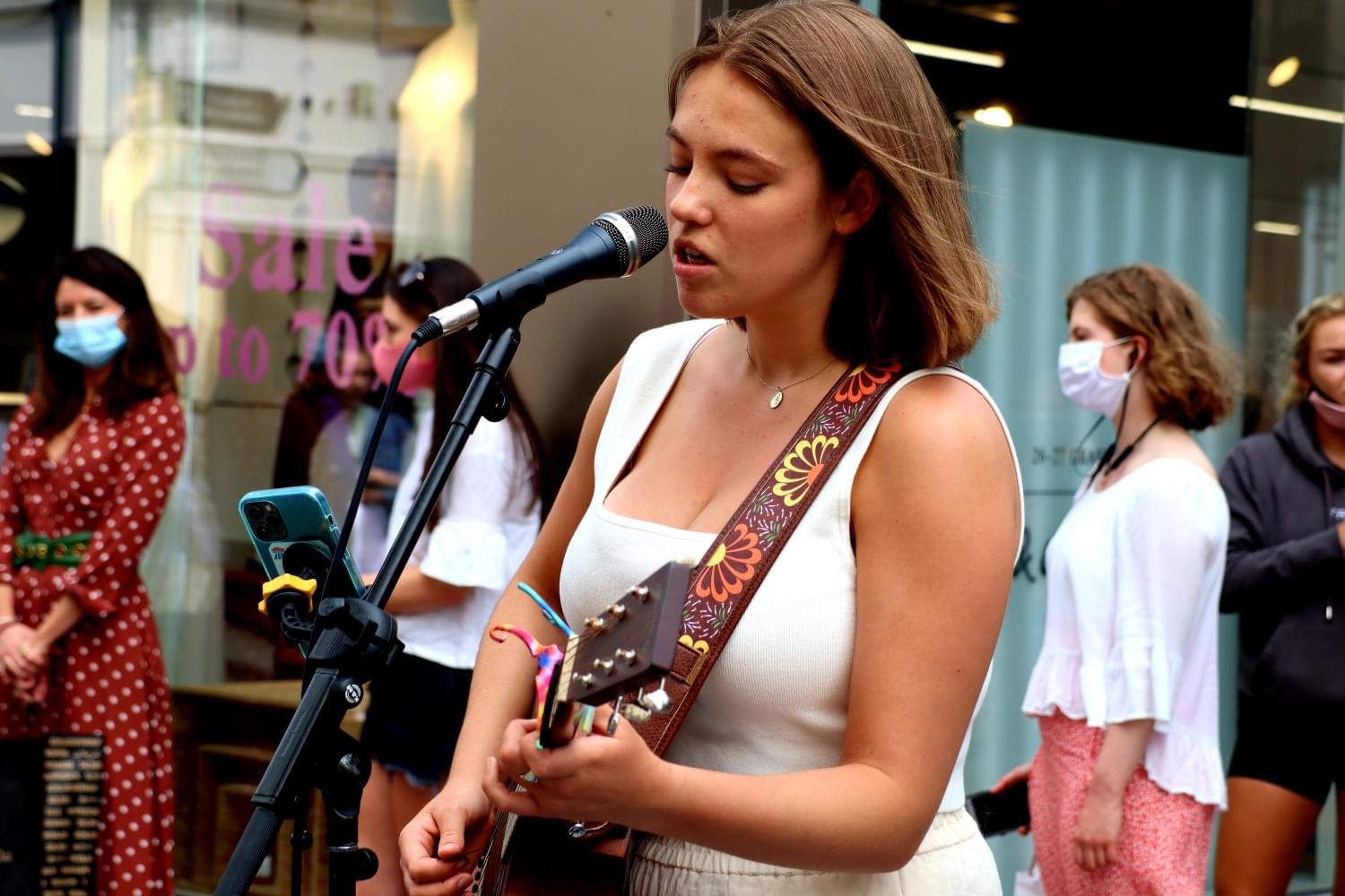 Allie Sherlock performing music on Grafton Street 2021