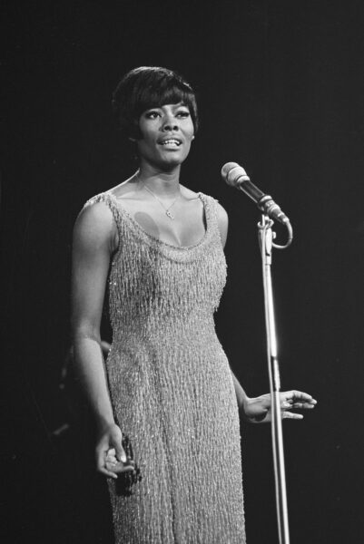 File:Optreden van de Amerikaanse zangeres Dionne Warwick, Bestanddeelnr 919-6271.jpg