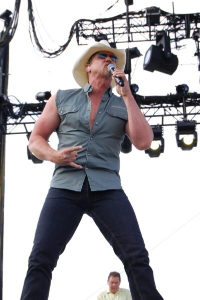 Trace Adkins music performance