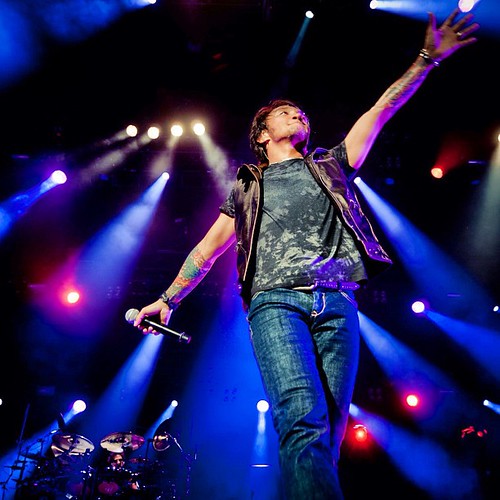 Arnel Pineda Journey concert performance