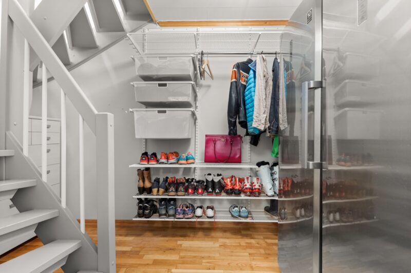 A walk-in closet with a lot of shoes