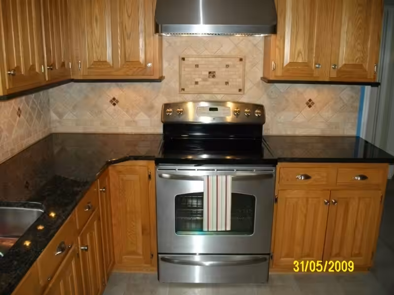 Kitchen Granite with Tile Backsplash