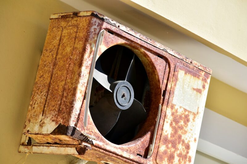 Broken, rust and dust (Air conditioning)
