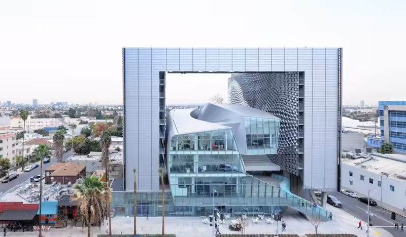 Thom Mayne - Emerson College - Photo 01 - Photography by Iwan Baan