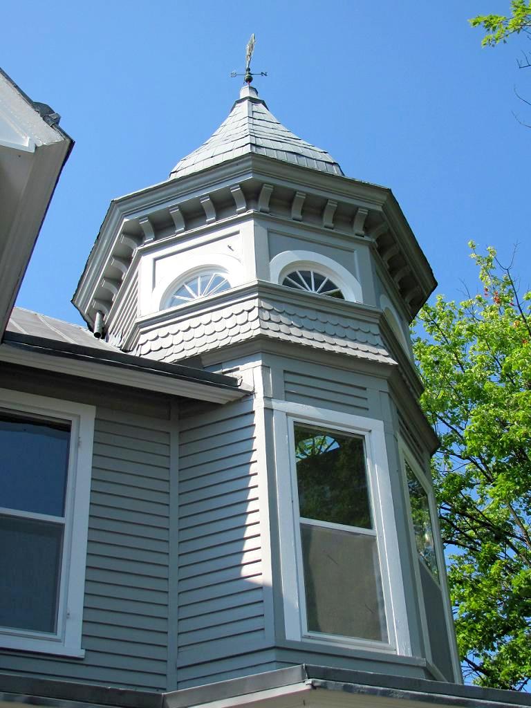 Historic Tennessee home with a detailed, decorative roofline