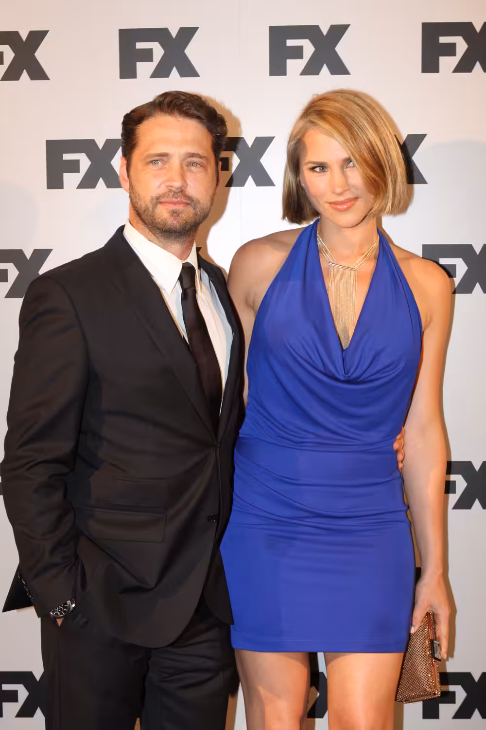 Jason Priestley with Naomi Lowde-Priestley at an event