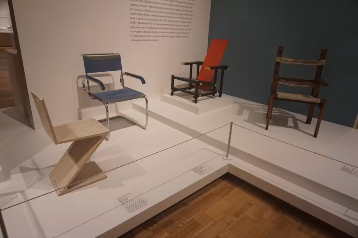 Milwaukee Art Museum April 2023 07 (20th- and 21st-Century Design)