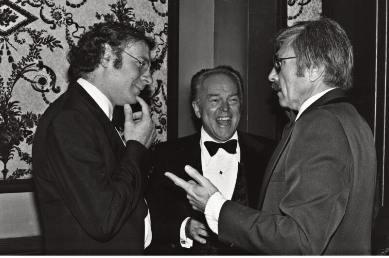 Steve Landesberg (l), Gary Owens (r)